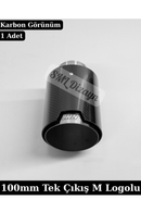 Universal 100 mm M Logolu Tekli Karbon Görünümlü Egzoz Ucu! Paslanmaz krom gövde, M Performance detayları, 10 cm dış ağız çapı, kaynaklı 1 adet spor başlık.