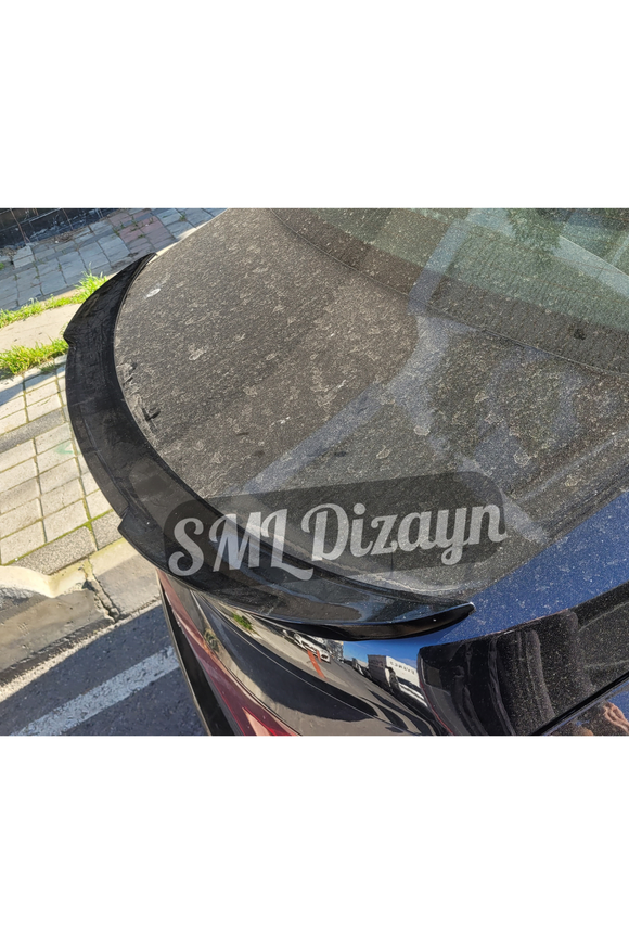 Megane 4 Spoiler Yarasa Bagaj Üstü Spoyler Boyasız 2016-2024