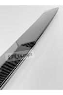 BMW 3 Serisi F30 Sedan (2012-2018) modelleri için özel kalıplanan M Performance tarzı arka cam üstü tavan spoileri, aracın tavan hattına aerodinamik, akıcı ve hırçın bir spor sedan duruşu kazandırır. Yüksek kaliteli hidrografik 3D karbon fiber desen kaplamasına sahip esnek ABS plastik yapısı sayesinde ekstra kaplama, zımpara veya boya masrafı gerektirmeden kutudan çıktığı gibi doğrudan montaja hazırdır. Kırılgan fiberglas döküm ürünlerin aksine esnektir, tazyikli yıkamaya, UV ışınlarına ve dış hava koşullar