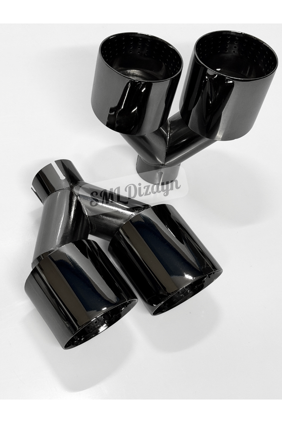 Her marka ve model araç ile uyumlu universal 100 mm (10 cm) dış çıkış ağzı çapına ve 21 cm toplam yatay genişliğe sahip delikli siyah (perforated black) egzoz ucu seti (sağ ve sol takım), geniş arka difüzör yuvalarını ve tampon egzoz boşluklarını sıfıra sıfır doldurarak araca özel tasarım hırçın bir performans otomobili estetiği kazandırır. Dış kısmındaki siyah kaplama gövde ile iç kısımdaki delikli (mesh/perforated) spor ağız yapısının birleşimi sayesinde arka profile kaslı ve agresif bir duruş katar. 