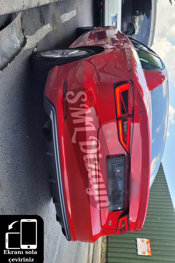 gri s3 difüzör audi a3 sedan 8v kırmızı aracın üzerinde