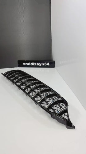 Fiat Egea Uyumlu GTR Ön Panjur - Makyajsız Kasa Parlak Siyah Üstü Krom Çizgili Dikey Tasarım Panjur (2015-2020)