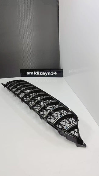 Fiat Egea Uyumlu GTR Ön Panjur - Makyajsız Kasa Parlak Siyah Üstü Krom Çizgili Dikey Tasarım Panjur (2015-2020)