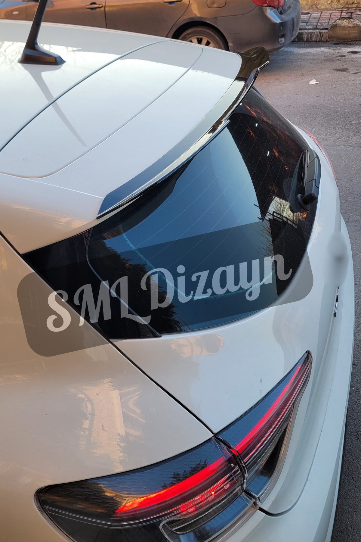 Clio 5 Spoiler Trunk Top Batwing Spoiler Glossy Black 2019-2023